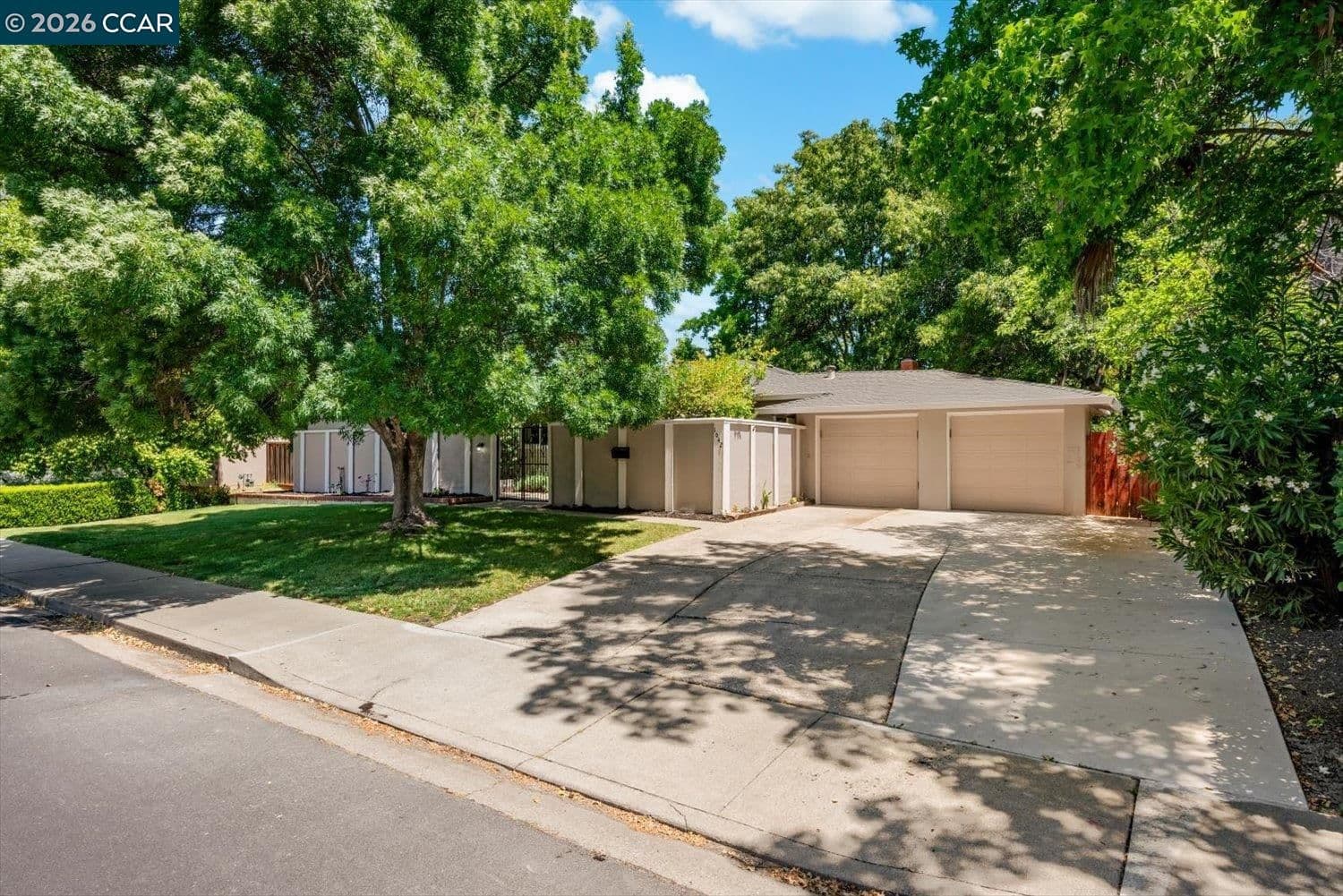 1642 Carriage Dr