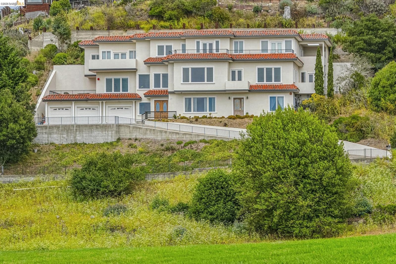 1452 Club View Dr