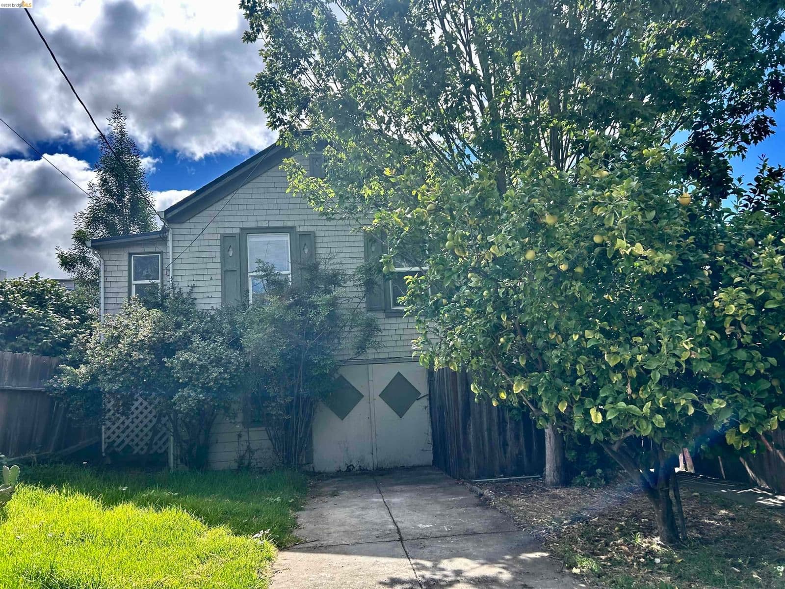 2044 Austin ST