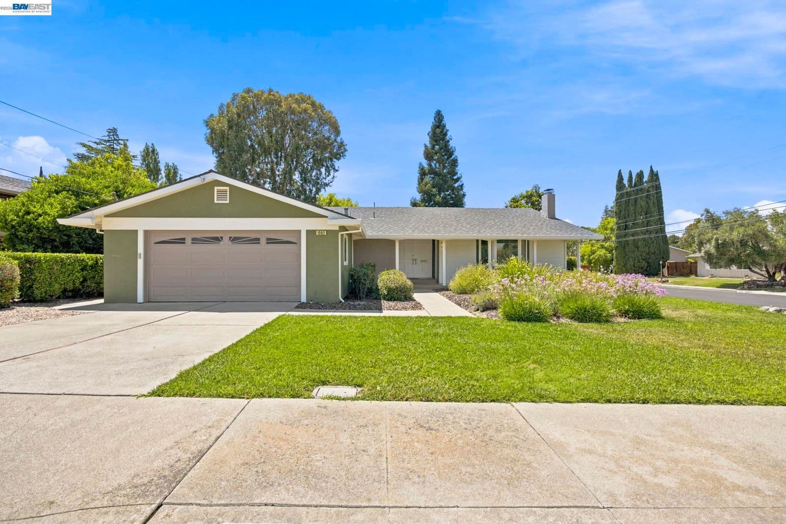 1082 Springfield Dr