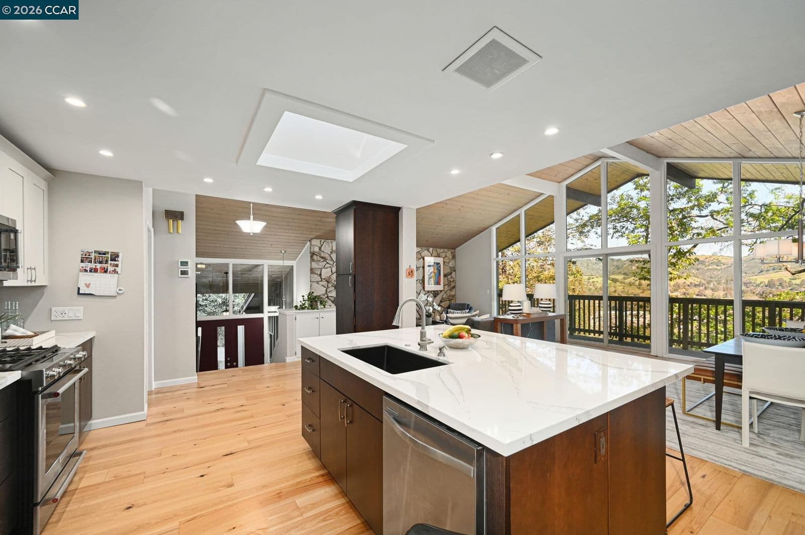 859 Mountain View Dr