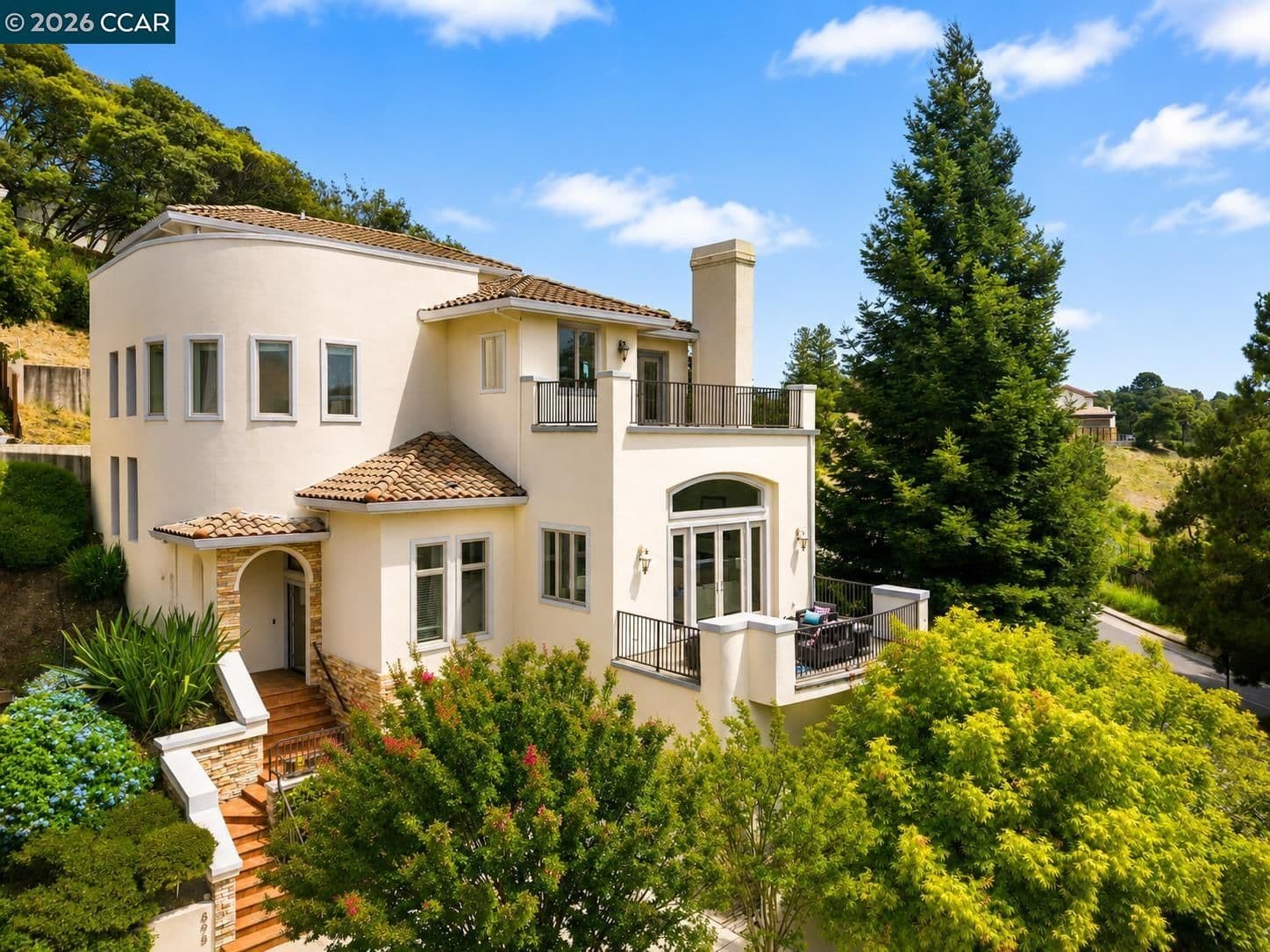 698 Via Rialto Dr