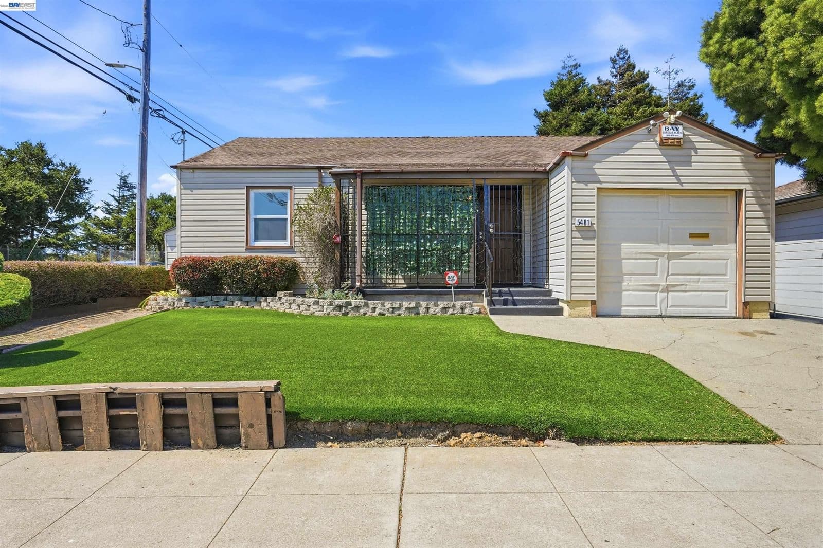 5401 Solano Ave