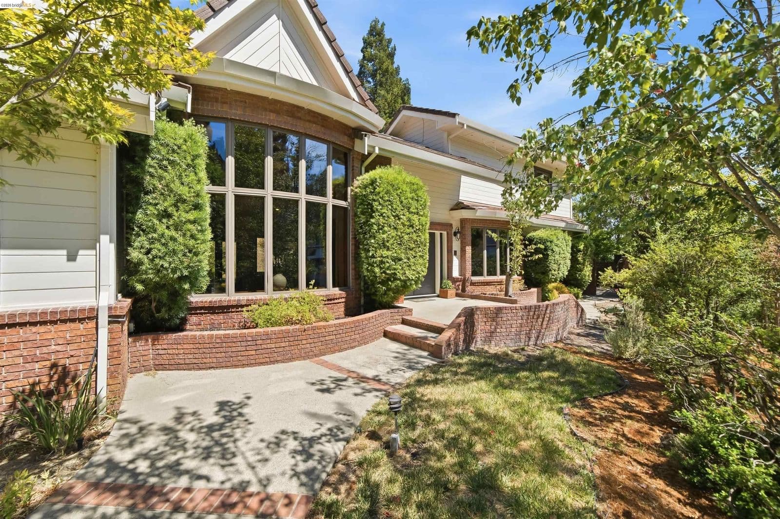 3265 Greenhills Dr