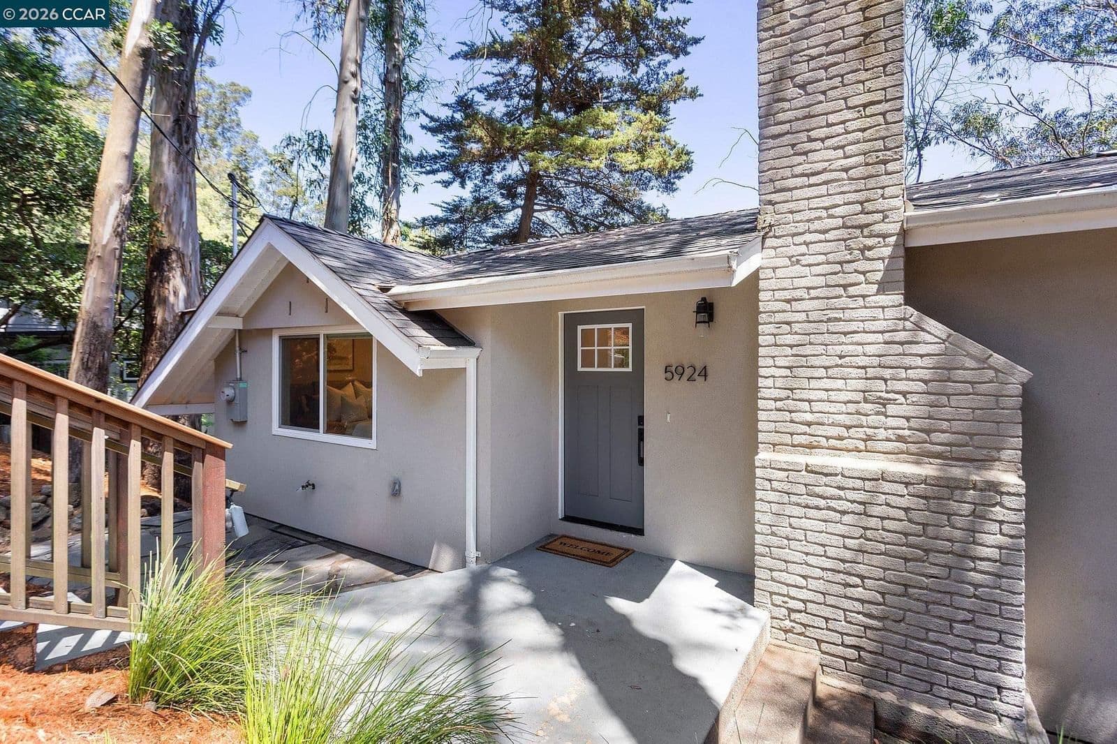 5924 Balboa Dr