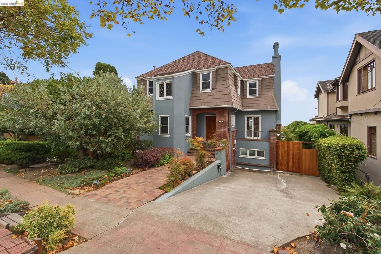 824 Oxford St