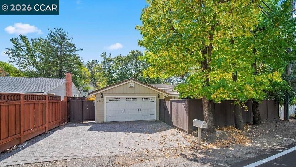 2520 San Miguel Dr