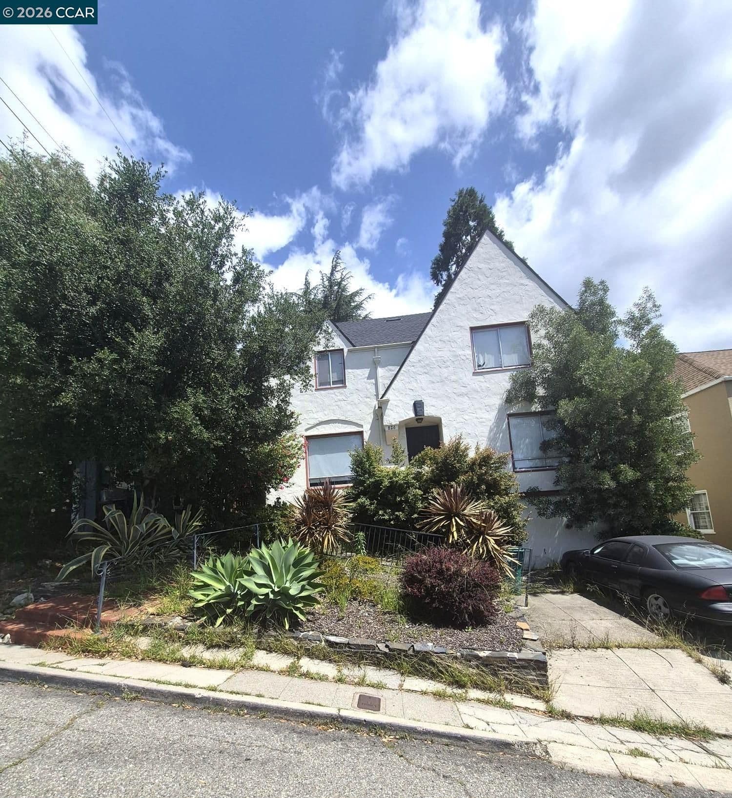 826 Carlston Ave