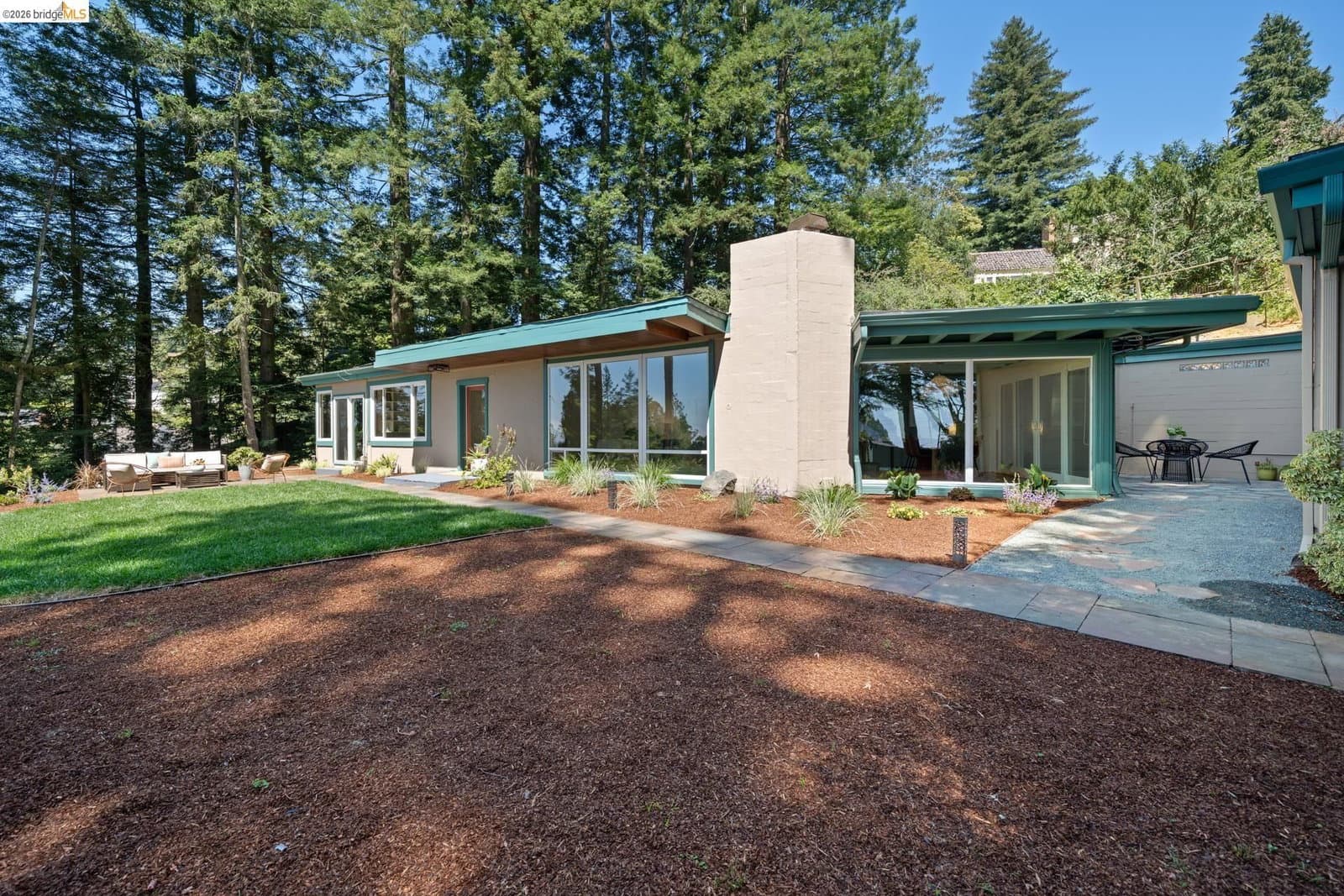 100 Avenida Drive