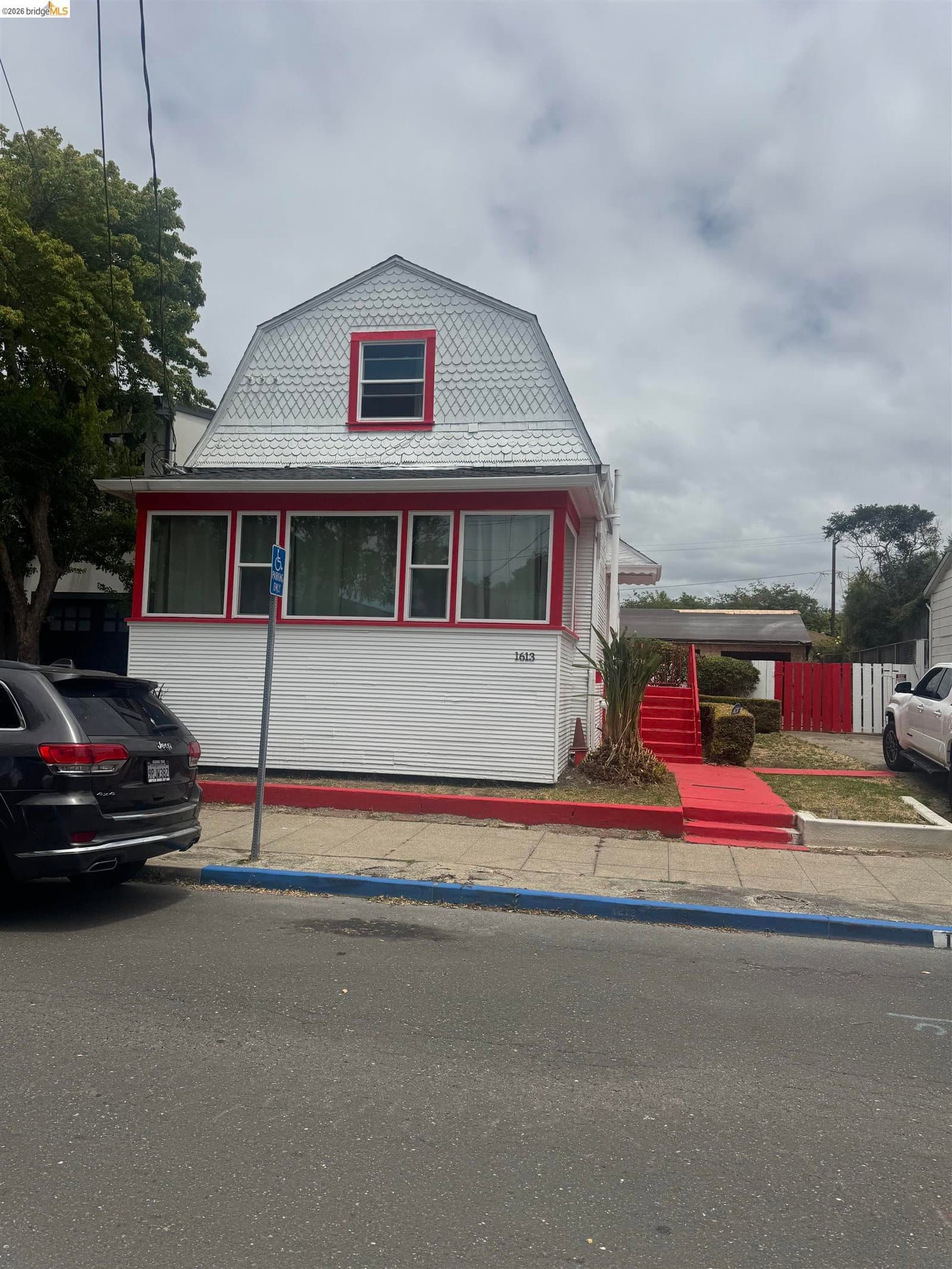 1613 Kains AVE