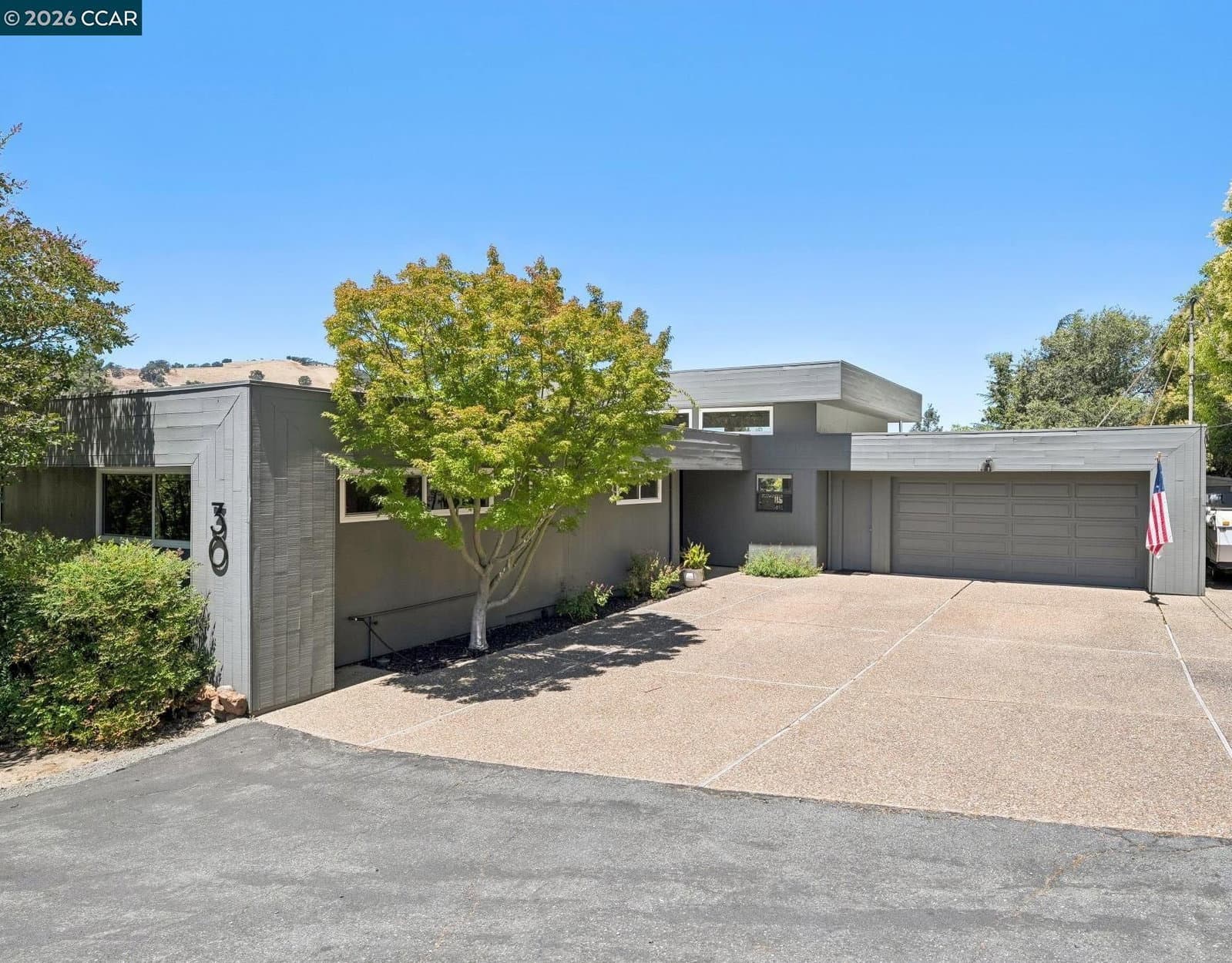 30 Sunrise Ln