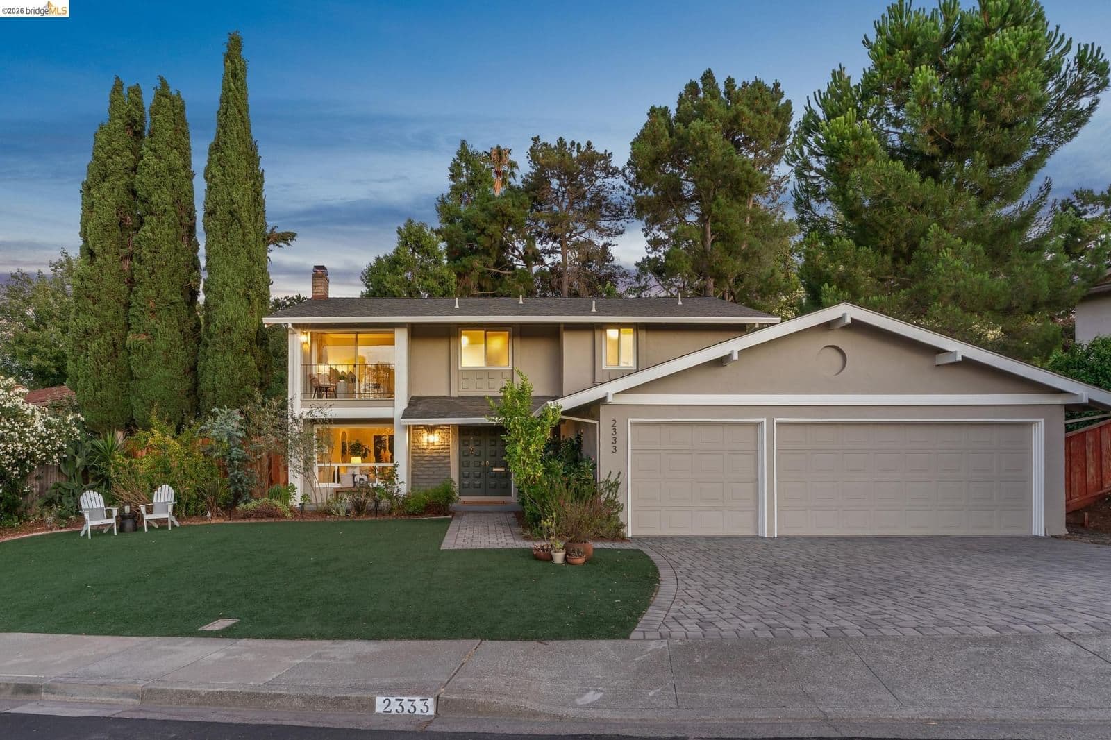 2333 Lariat Ln