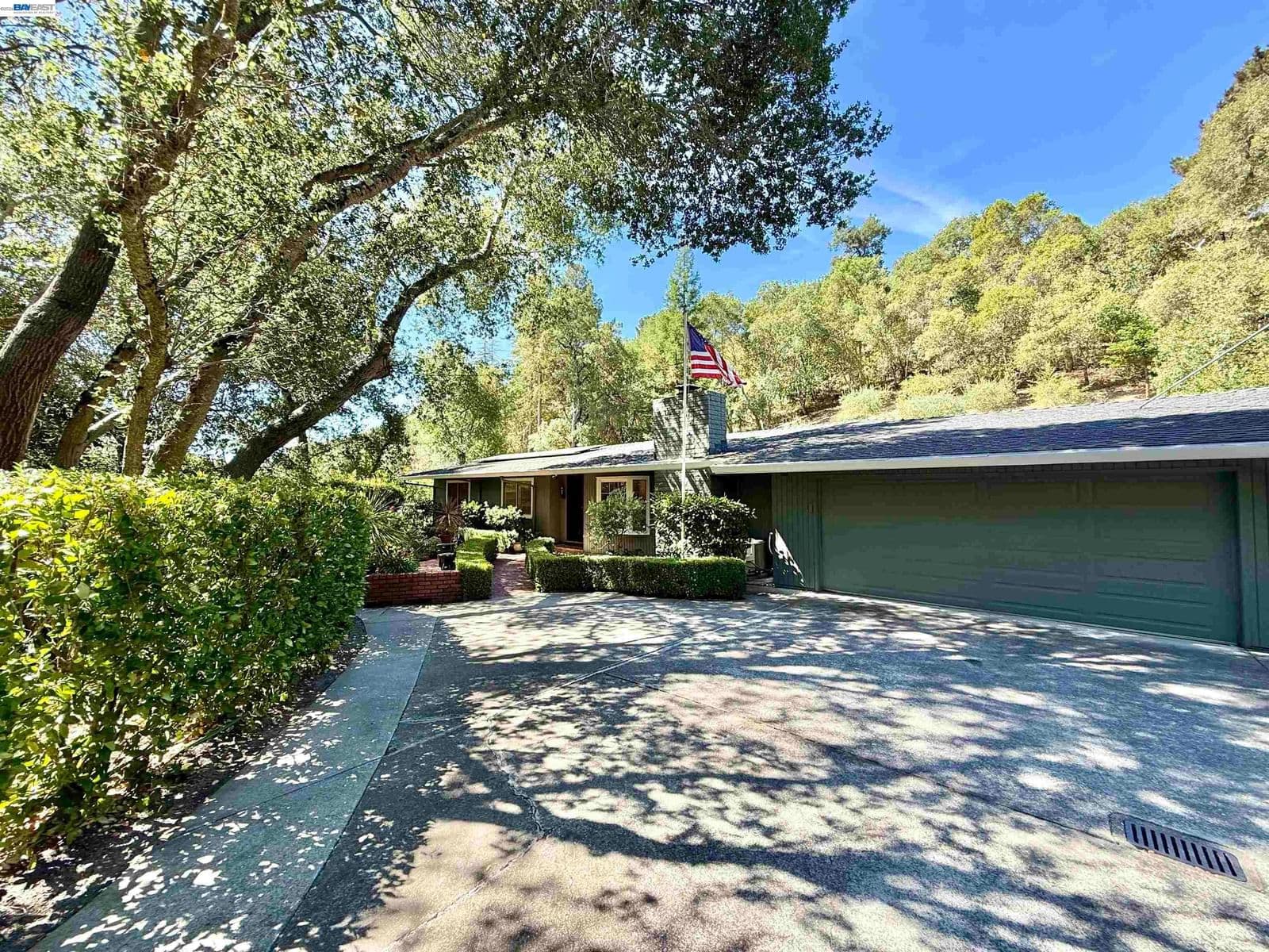 516 Moraga Way