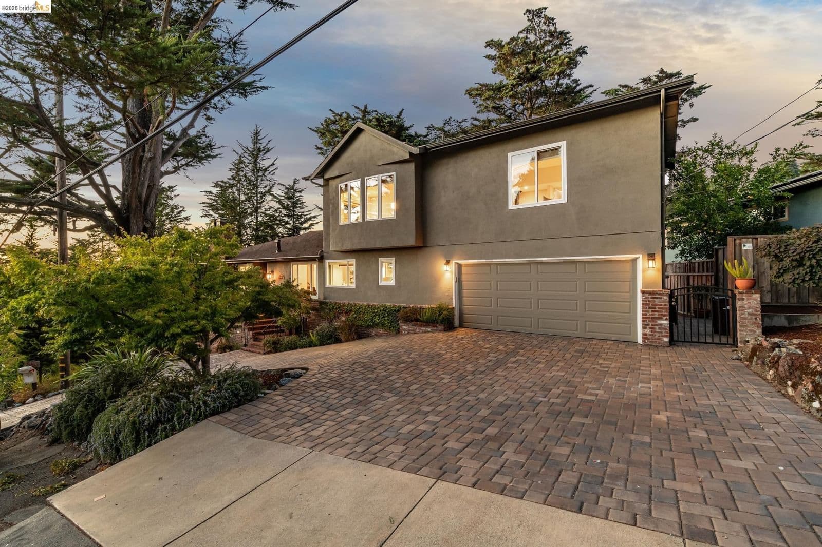 5649 Castle Dr