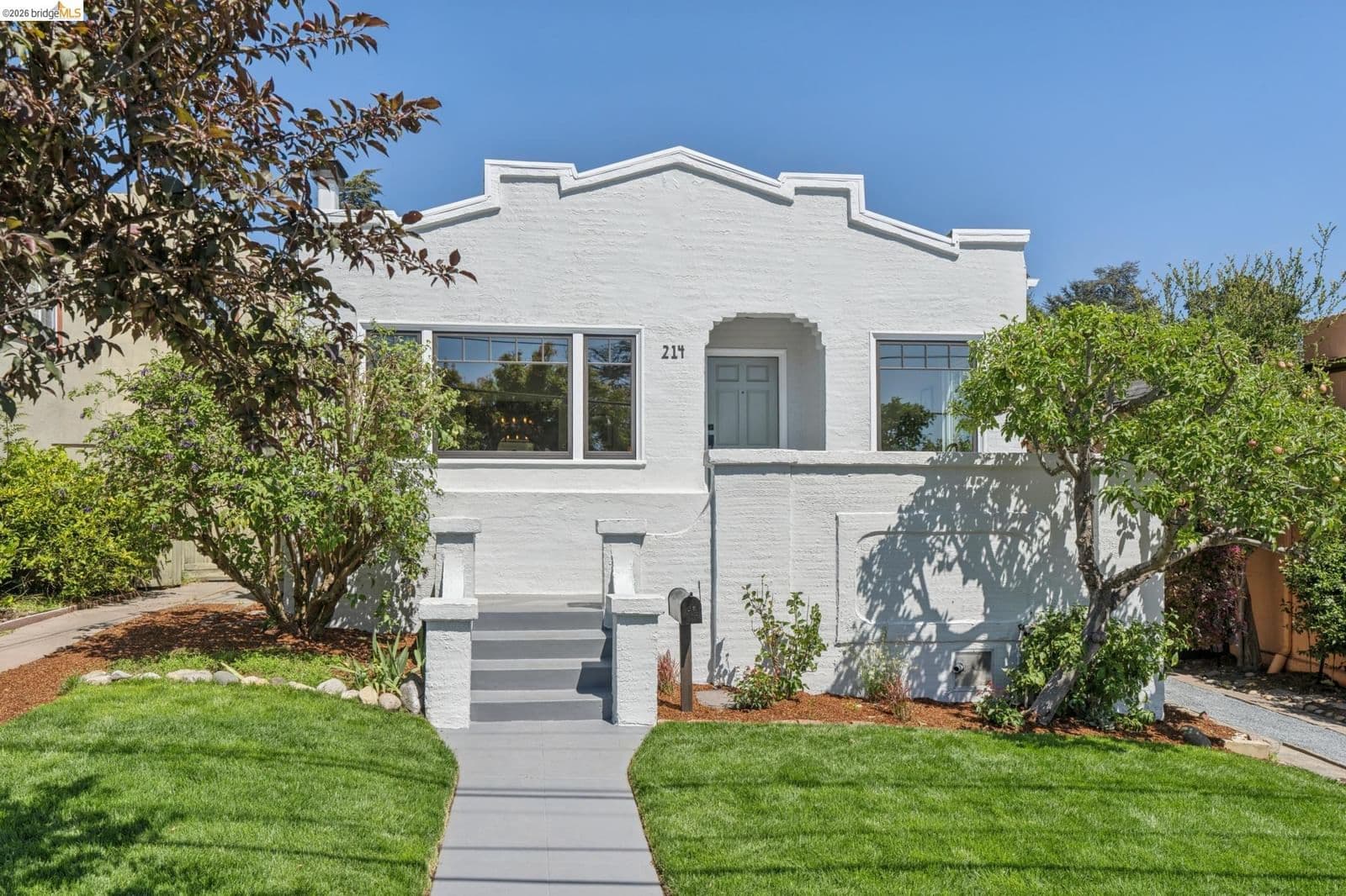 214 Mandalay Rd