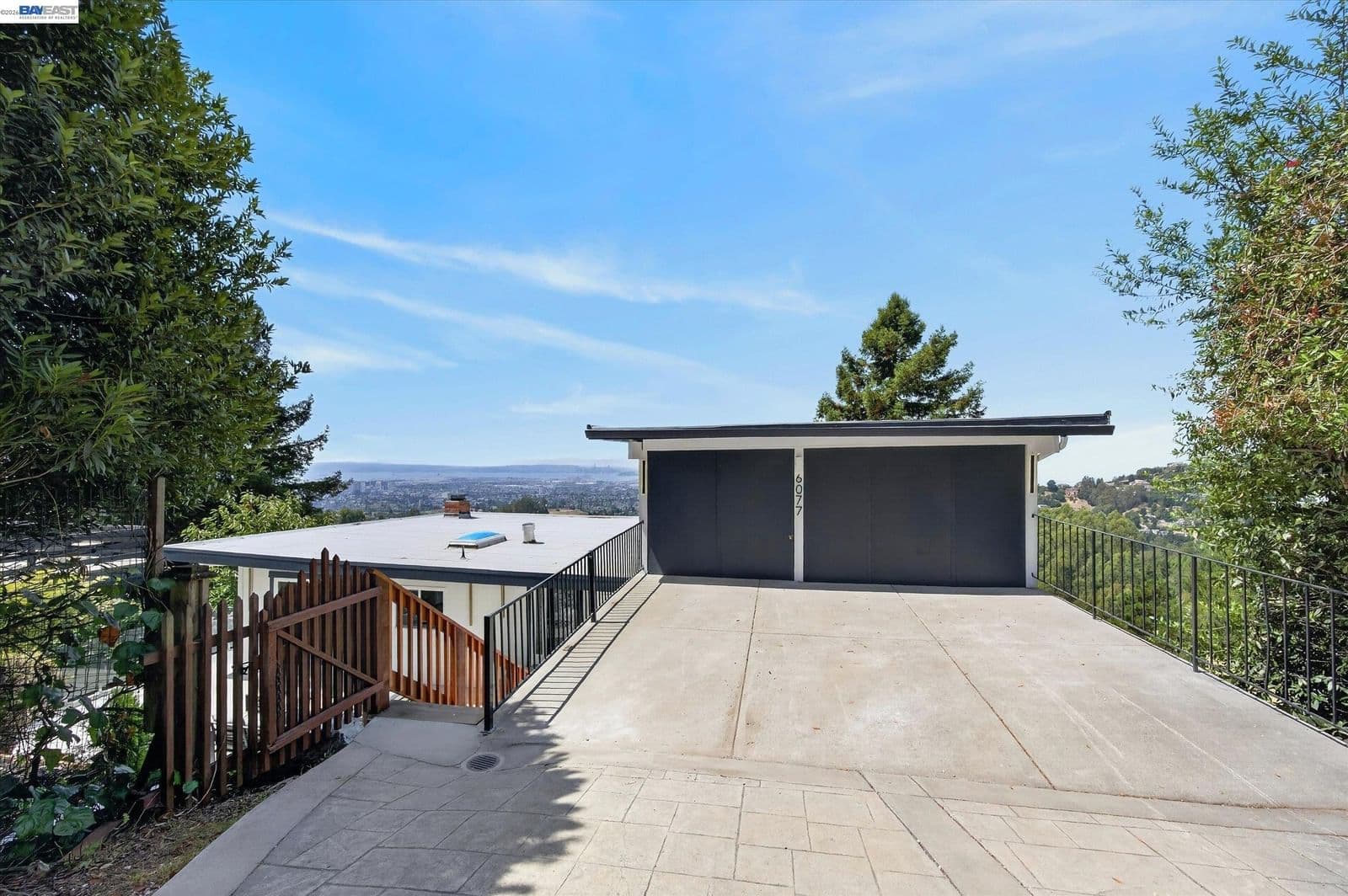 6077 Skyline Blvd