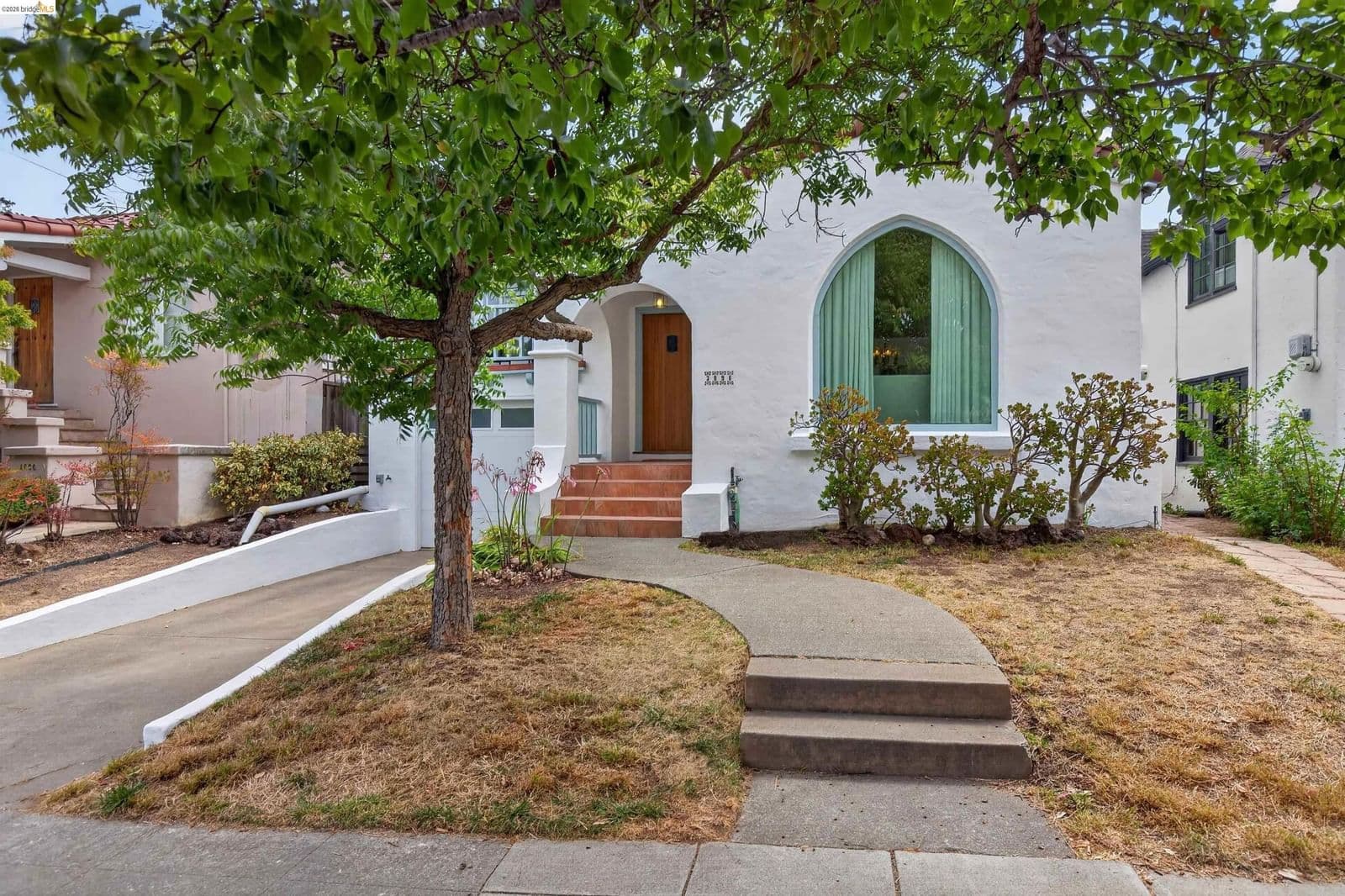 3996 Oakmore Rd
