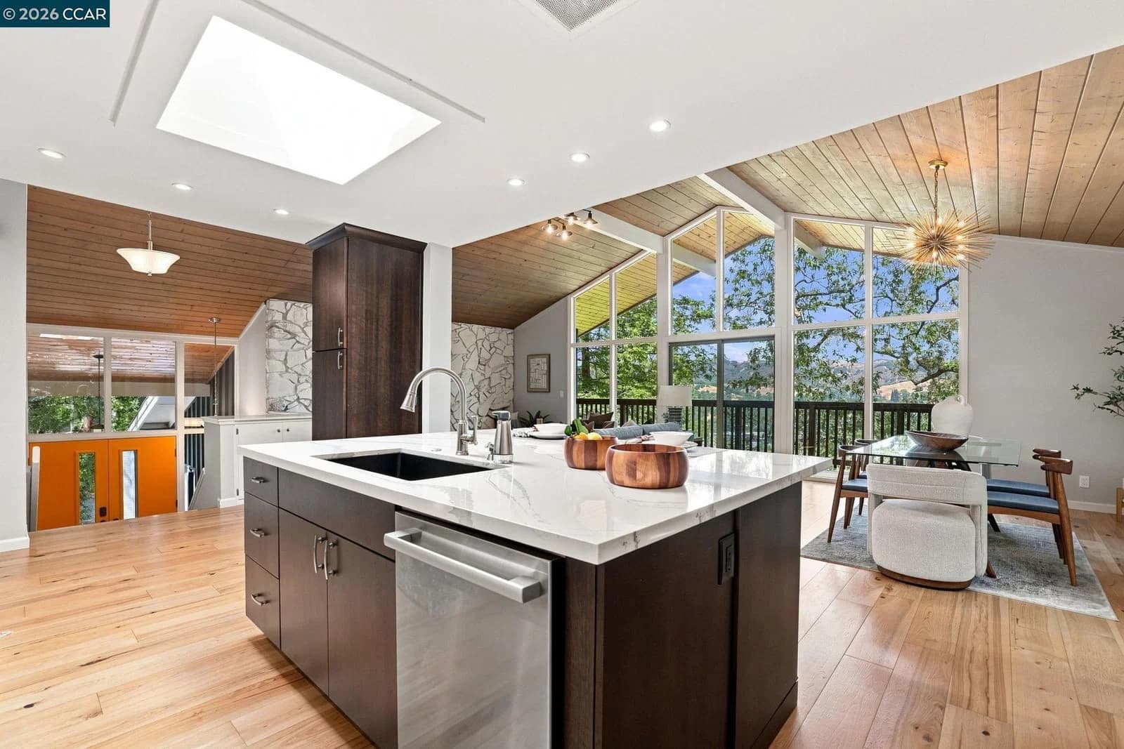 859 Mountain View Dr