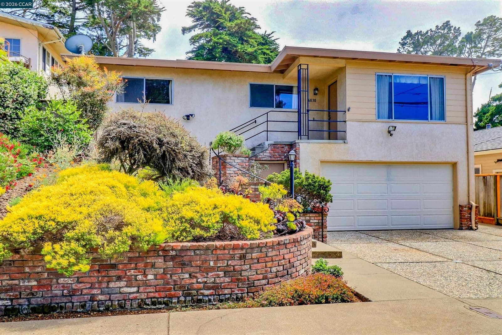 6830 Del Monte Ave