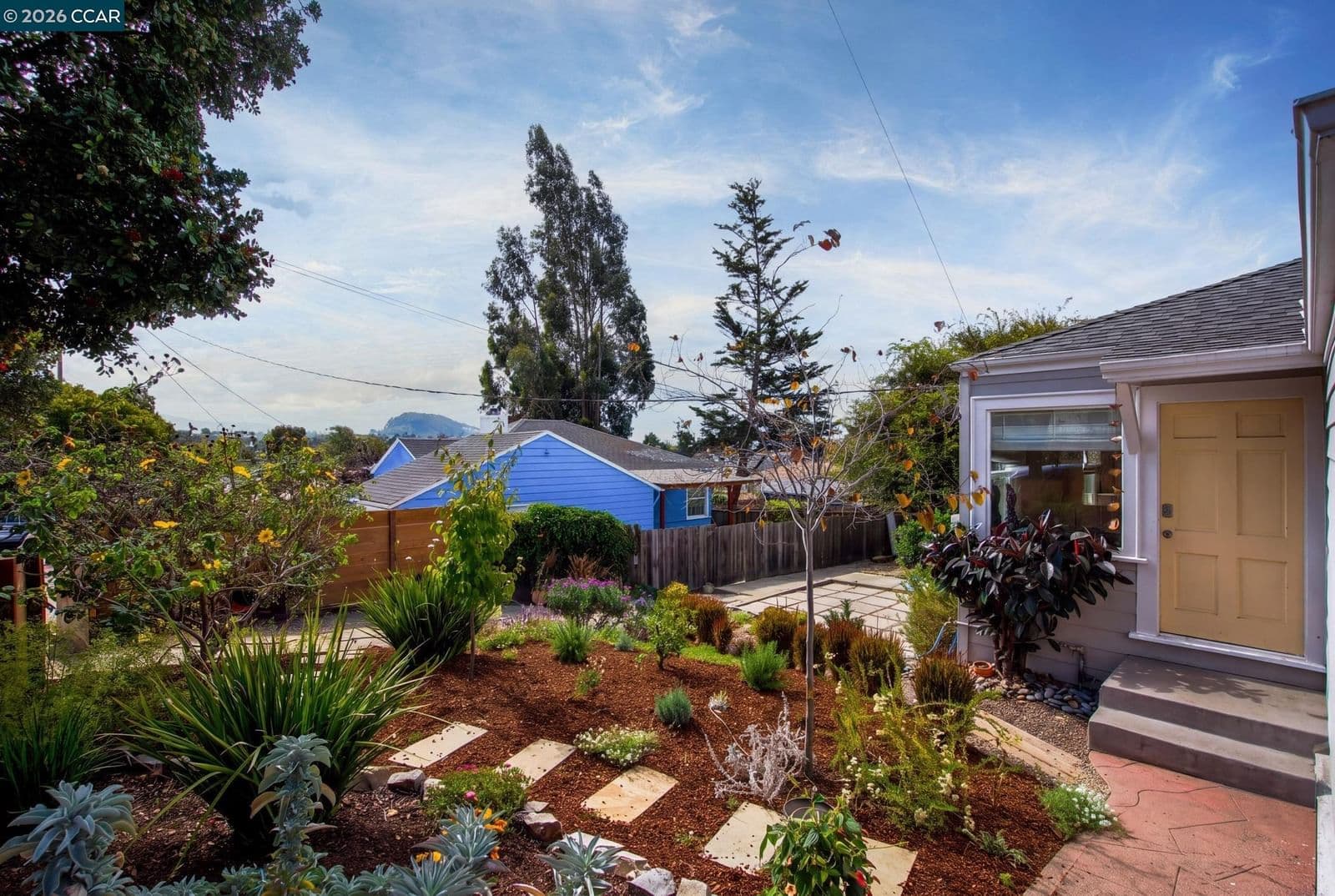 1327 Mariposa St