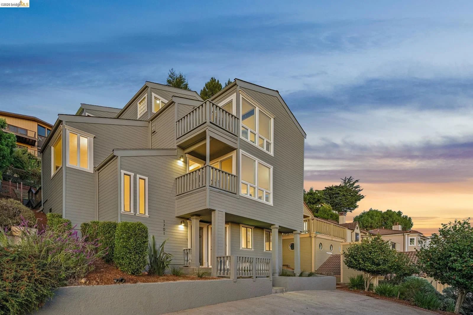 1701 Manzanita Dr