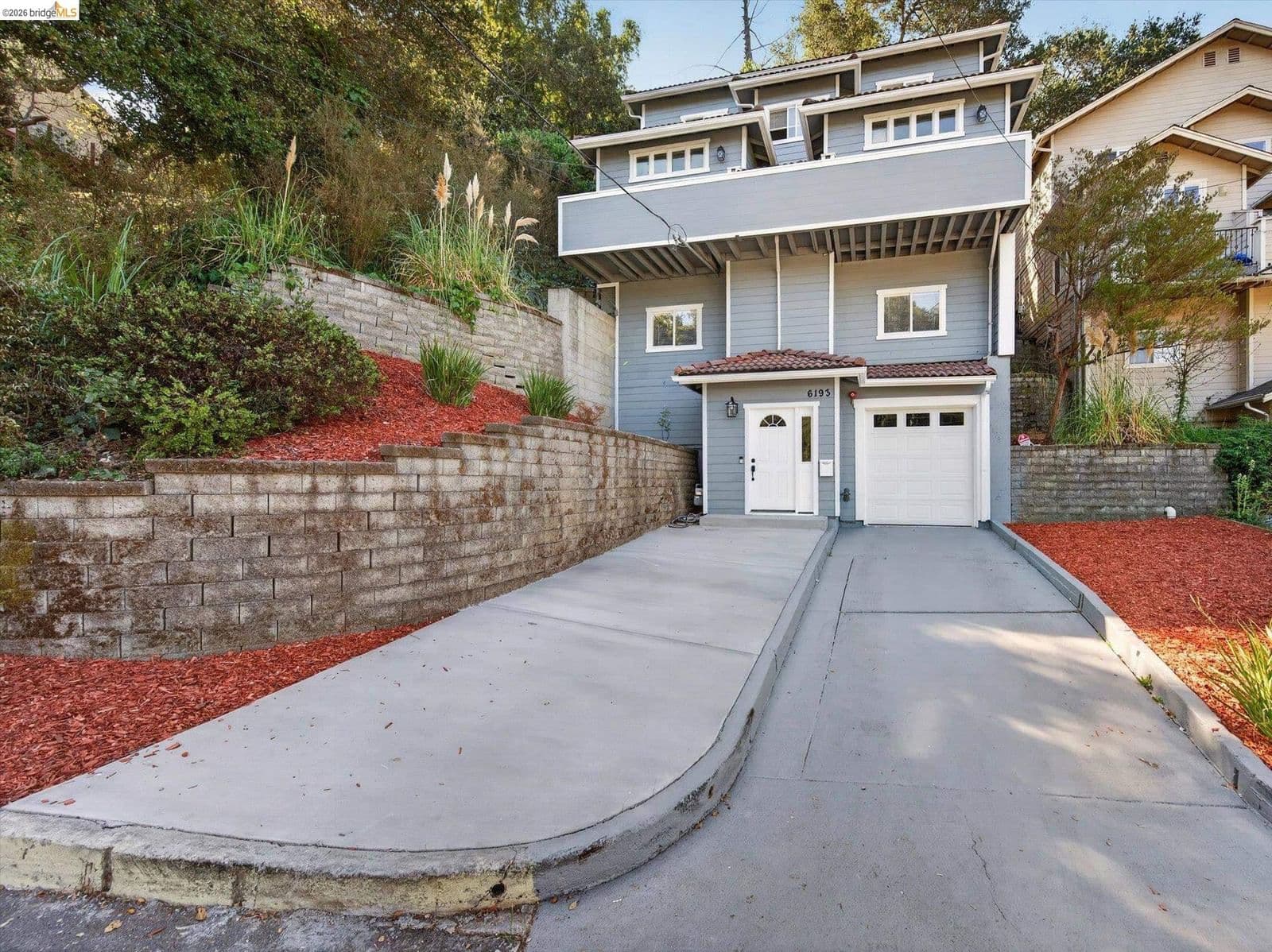 6193 Oakdale Ave