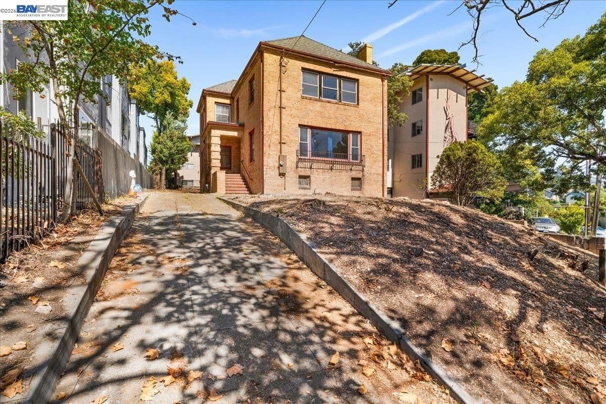 473 Crescent St