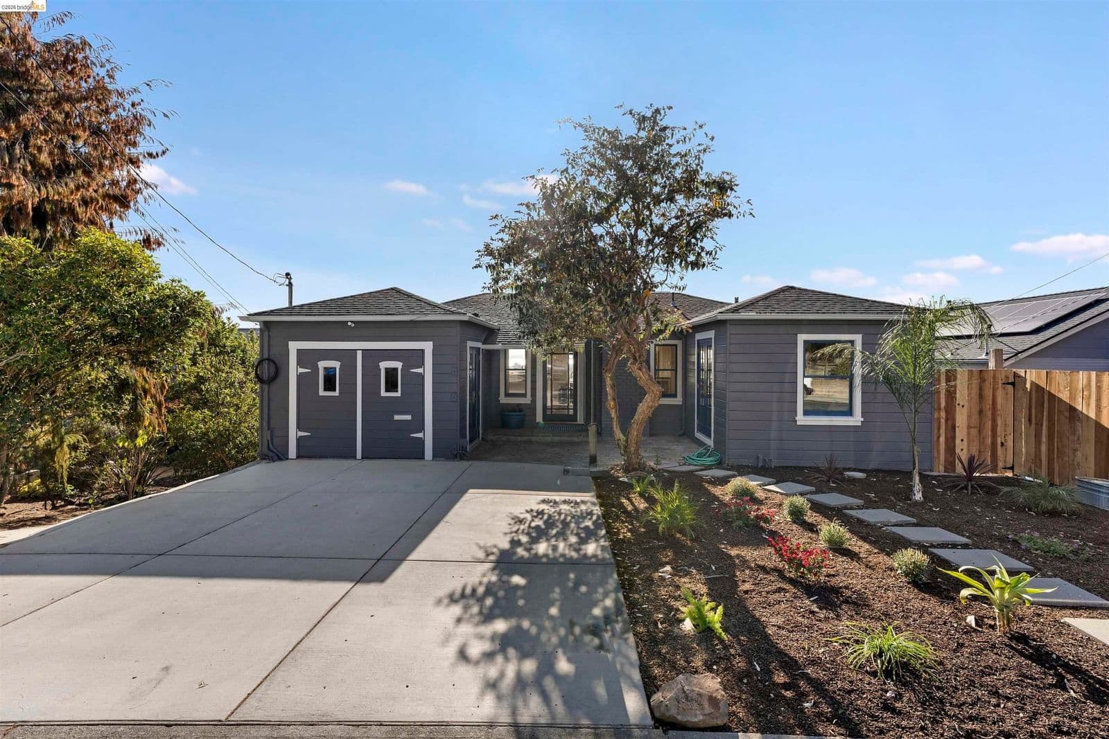 925 Avis Dr