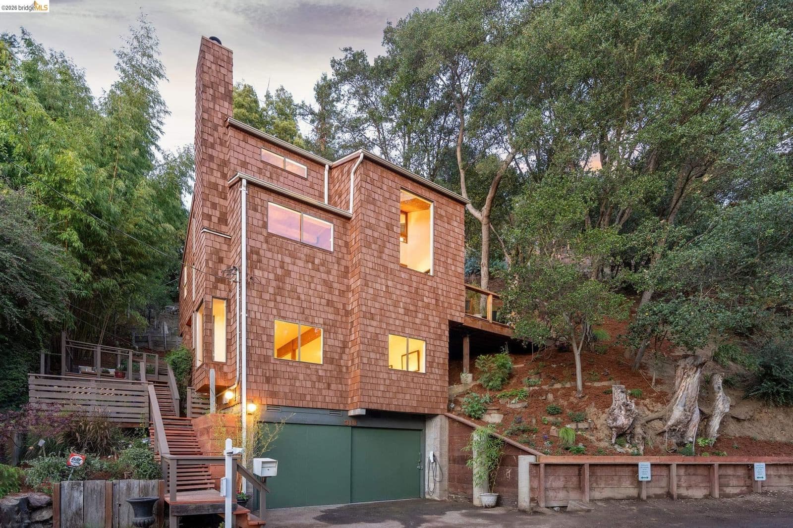 318 Capricorn Ave